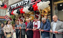 Süleyman Karaman'ın Yeğeni İşyeri Açtı...