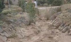 Erzincan Bayırbağ'da Sel Suları Kamerada! Vatandaşlar O Anları Kaydetti