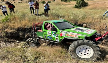 Büyüleyici off-road gösterisi