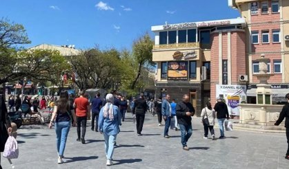 Ne Mutlu Düşünce Karanlığına Işık Tutanlara!