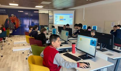 Geleceğin Teknoloji Liderleri 13 Şubat Gençlik Merkezi’nde yetişiyor