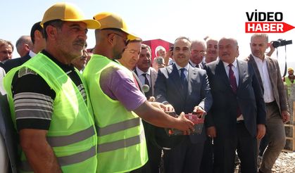 Bakan Kacır OSB’de temel atma törenine katıldı