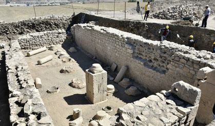 Kelkit'teki kazıda 9 kadın,3 çocuk, 16 mezara ulaşıldı