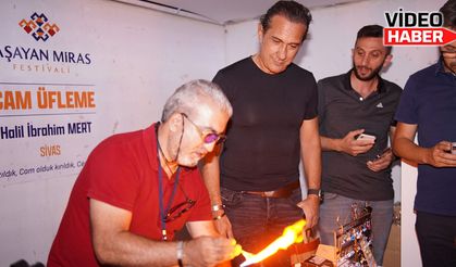 Sanatçı Kıraç Erzincan’da stantları gezdi