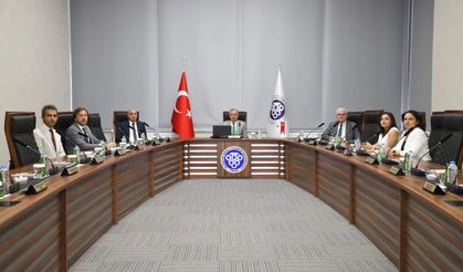 Erzincan Üniversitesi Üst Yönetimi memnuniyet için toplandı..