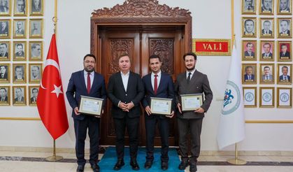 Vali Aydoğdu’dan müftüye veda, imama başarı belgesi