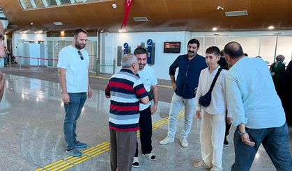 Erzincan’da Umre Ödüllü Yarışmanın Kazananları Yurda Döndü