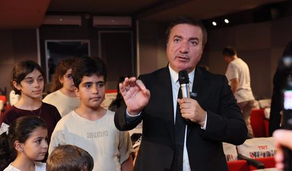 Dörtyol Meydanı Sinemaya Dönüştü! Vali Aydoğdu Gençlerle Buluştu