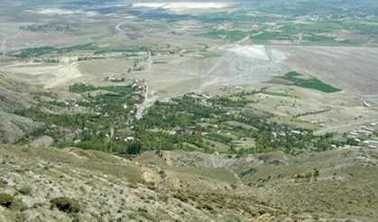 Erzincan'ın Zirvesindeki Gizemli Kale! Binlerce Yıldır Ovayı Gözetliyor