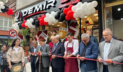 Süleyman Karaman'ın Yeğeni İşyeri Açtı...
