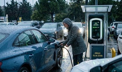 Yağmurlu havada elektrikli araç kullanmak riskli mi?