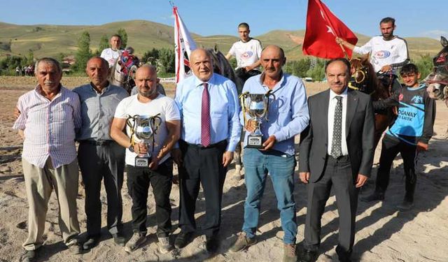 Dede Korkut Şölenlerinde Cirit Takımları At bindi