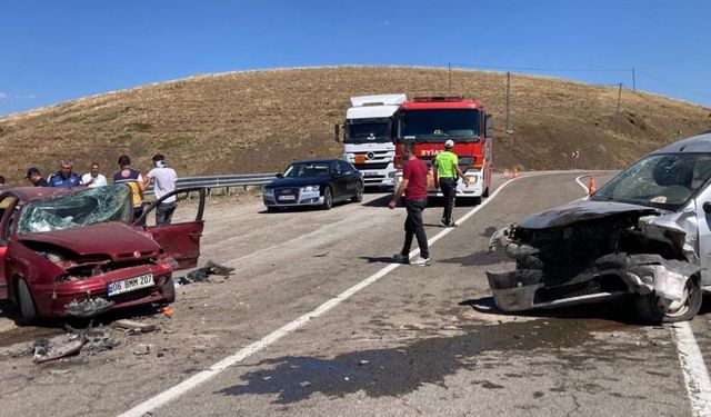 Erzurum-Bayburt karayolunda feci kaza; 4’ü ağır 8 yaralı