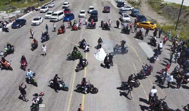 Motosiklet tutkununun düğün konvoyu göz kamaştırdı