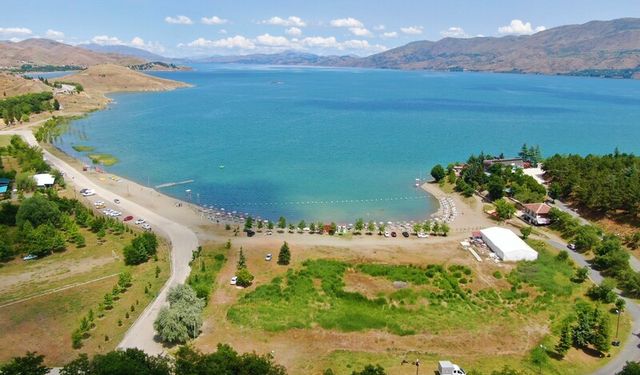 Hazar Gölü'nün yükselmesi, fay hattına bağlı
