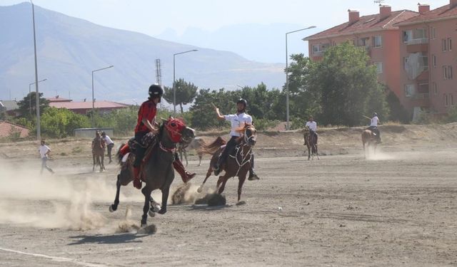 Erzincan’da atlı spor kulüplerince müsabakalar düzenlendi