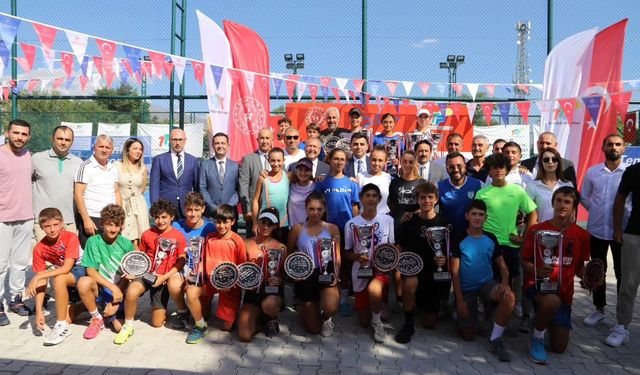 6 Ülkeden gelen sporcular Erzincan’da ödüllerini aldı