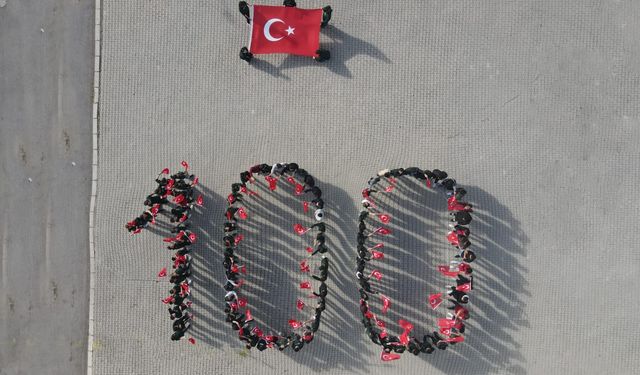 Erzincan öğrencileri cumhuriyetimizin 100. yılını coşkuyla kutladı