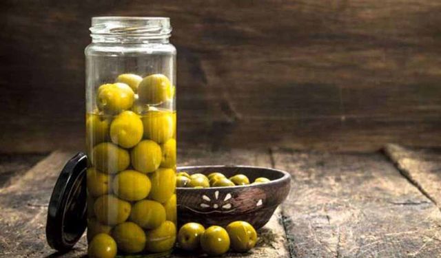 Evde kırma zeytin kurmanın püf noktası