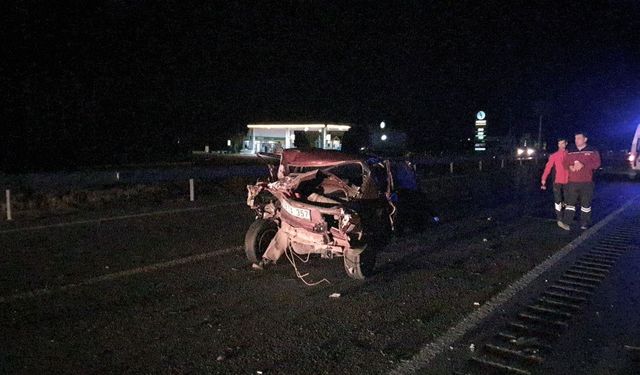 Çorum'da trafik kazası : Minibüs ile otomobil çarpıştı!