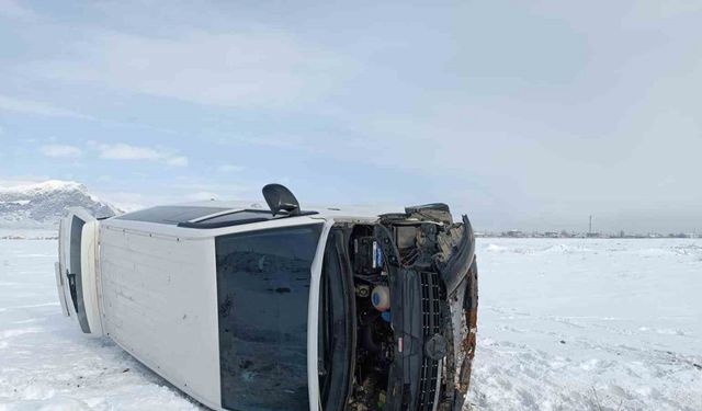 Ağrı’da buzlanma kazayı getirdi