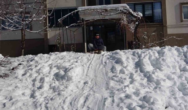 Bitlis’te 15 köy yolu kardan dolayı kapalı