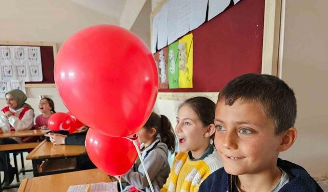 Kızılay’dan Eleşkirt’teki öğrencilere sürpriz ziyaret