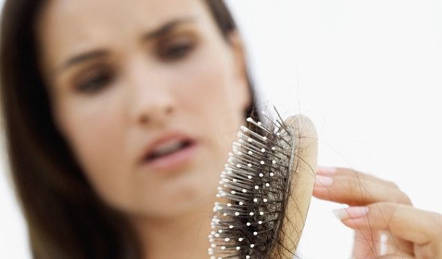 Saç dökülmesi neden olur? Saç dökülmesine iyi gelen besinler nelerdir?