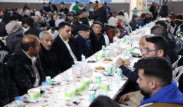 Refahiye’de yüzlerce kişi iftar programında bir araya geldi
