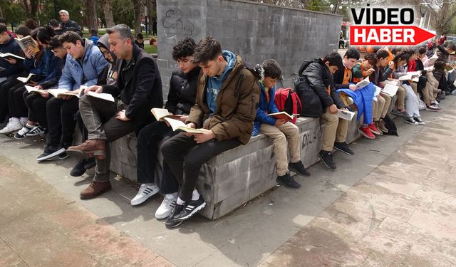 Erzincan’da açık havada kitap okuma etkinliği düzenlendi