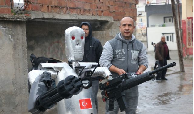 Yenilikçi usta, Yapay Zeka ile donatılmış Robot Asker geliştirdi
