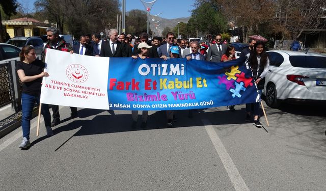 Erzincan’da ‘Otizm fark et kabul et bizimle yürü’ etkinliği