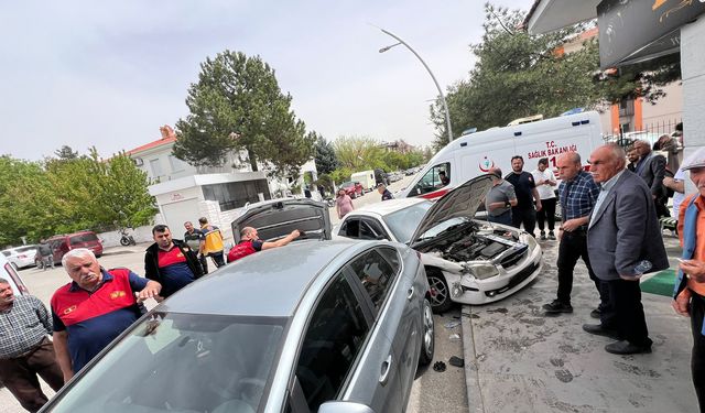 Erzincan'da zincirleme trafik kazası: 6 yaralı!