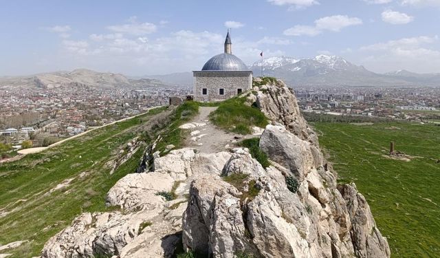 Binlerce yıllık Osmanlı'nın sembolü tarihi cami yeniden ibadete açıldı