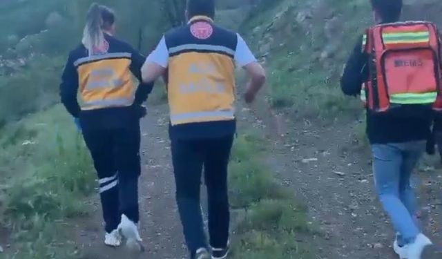 Rahatsızlanan vatandaşın yardımına ekipler bir saat yürüyerek ulaştı