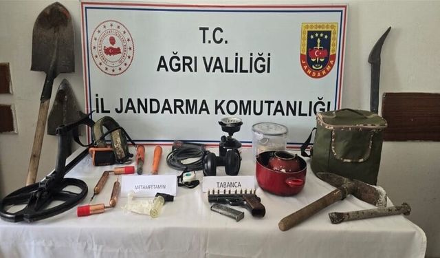 Kaçak kazı yaparken uyuşturucu ve silahlarla yakalandılar