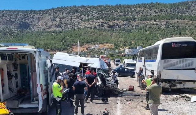Mersin’de feci kaza:1 ölü 2 yaralı