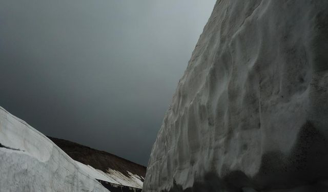 Baharda bile kar kalınlığı 5 metreyi buluyor