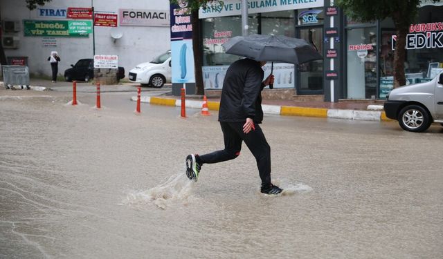 Sağanak hayatı felç etti