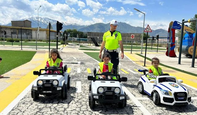 Erzincan’da 3 bin 298 minik sürücüye trafik eğitimi verildi