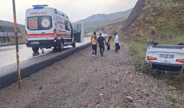 Erzincan-Erzurum karayolunda otomobil takla attı: 3 yaralı