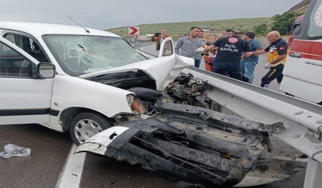 Erzincan- Erzurum karayolunda zincirleme trafik kazası: 4 yaralı