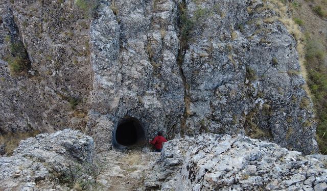 Erzincan kalesi görkemli yapısıyla büyülüyor