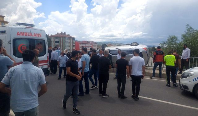 Erzincan yolunda kaza! Takla atan araç kadın ve çocuğa çarptı