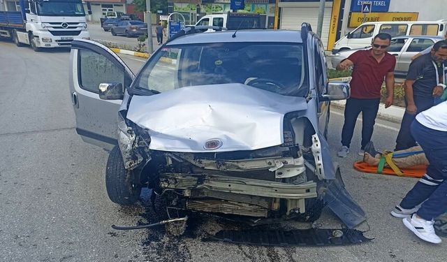 Erzincan’da iki otomobil çarpıştı: 7 yaralı
