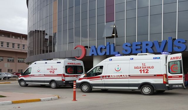 Erzincan’da otomobil duran kamyona çarptı 2 ölü, 2 yaralı