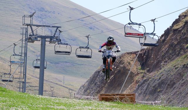 Downhill Türkiye Şampiyonası kayak merkezinde düzenlendi! Video haber