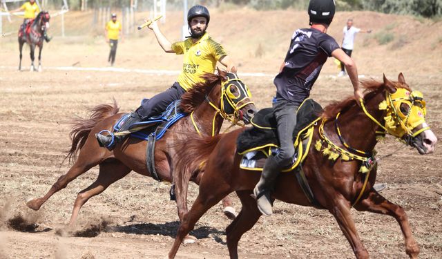 Erzincan’ın şampiyonu Sivas’ta 1. Lig için mücadele ediyor