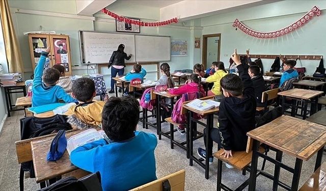 İlkokullarda sınav kalktı! İşte MEB'den ek kaynak ve kayıt ücreti açıklaması