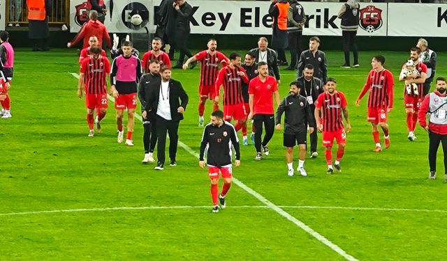 Erzincanspor futbolcuları isyan bayrağını çekti